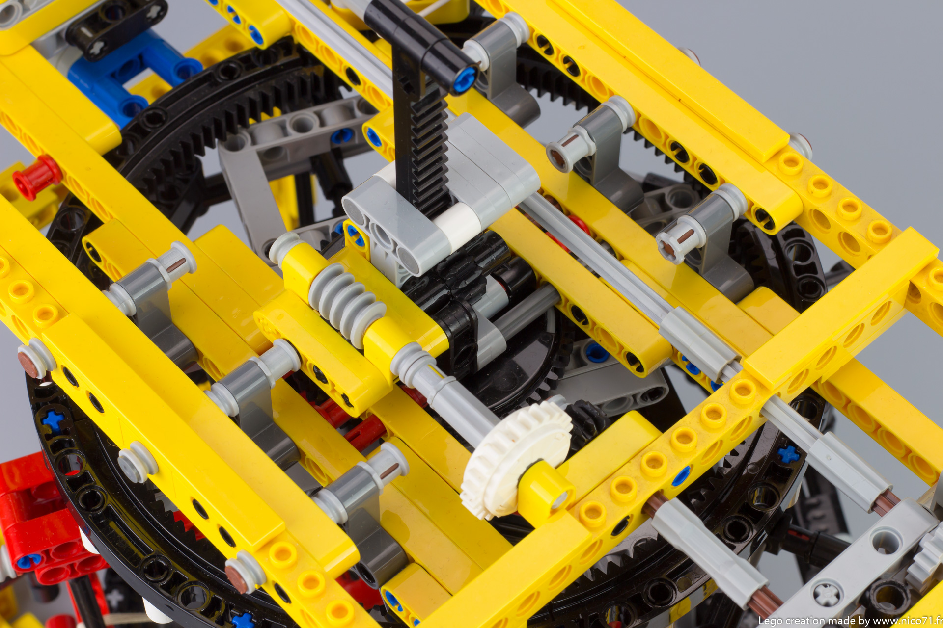 lego-technic-kumihimo-braiding-machine-11.jpg