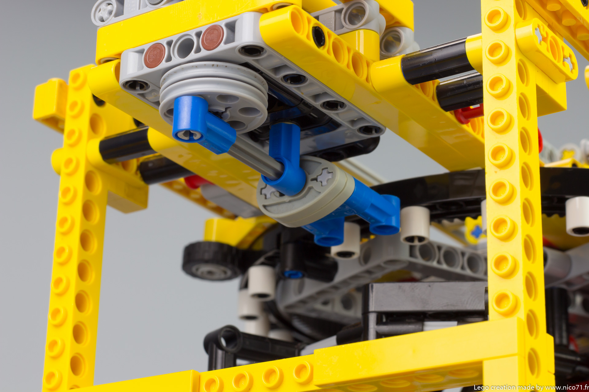 lego-technic-kumihimo-braiding-machine-7.jpg