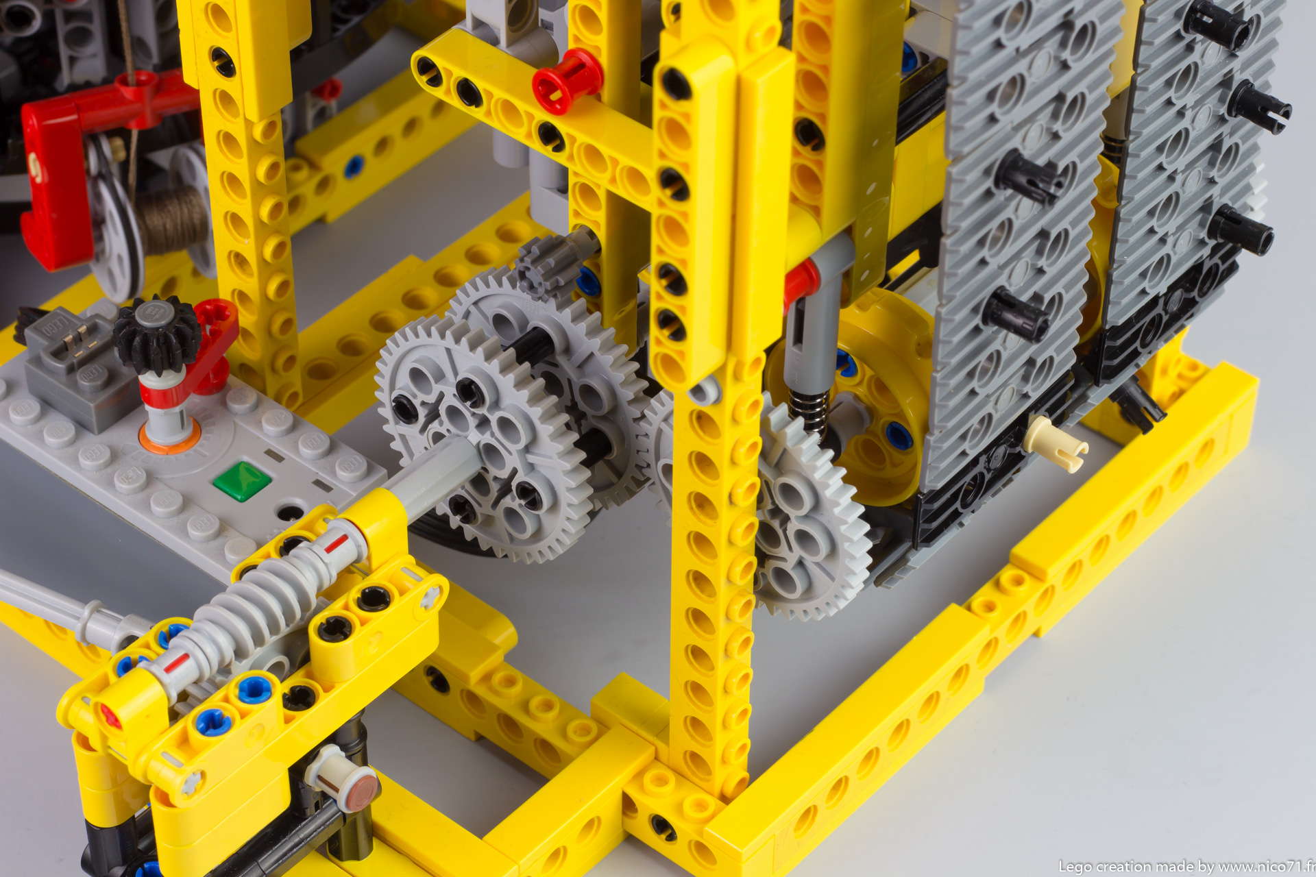 lego-technic-kumihimo-braiding-machine-9.jpg