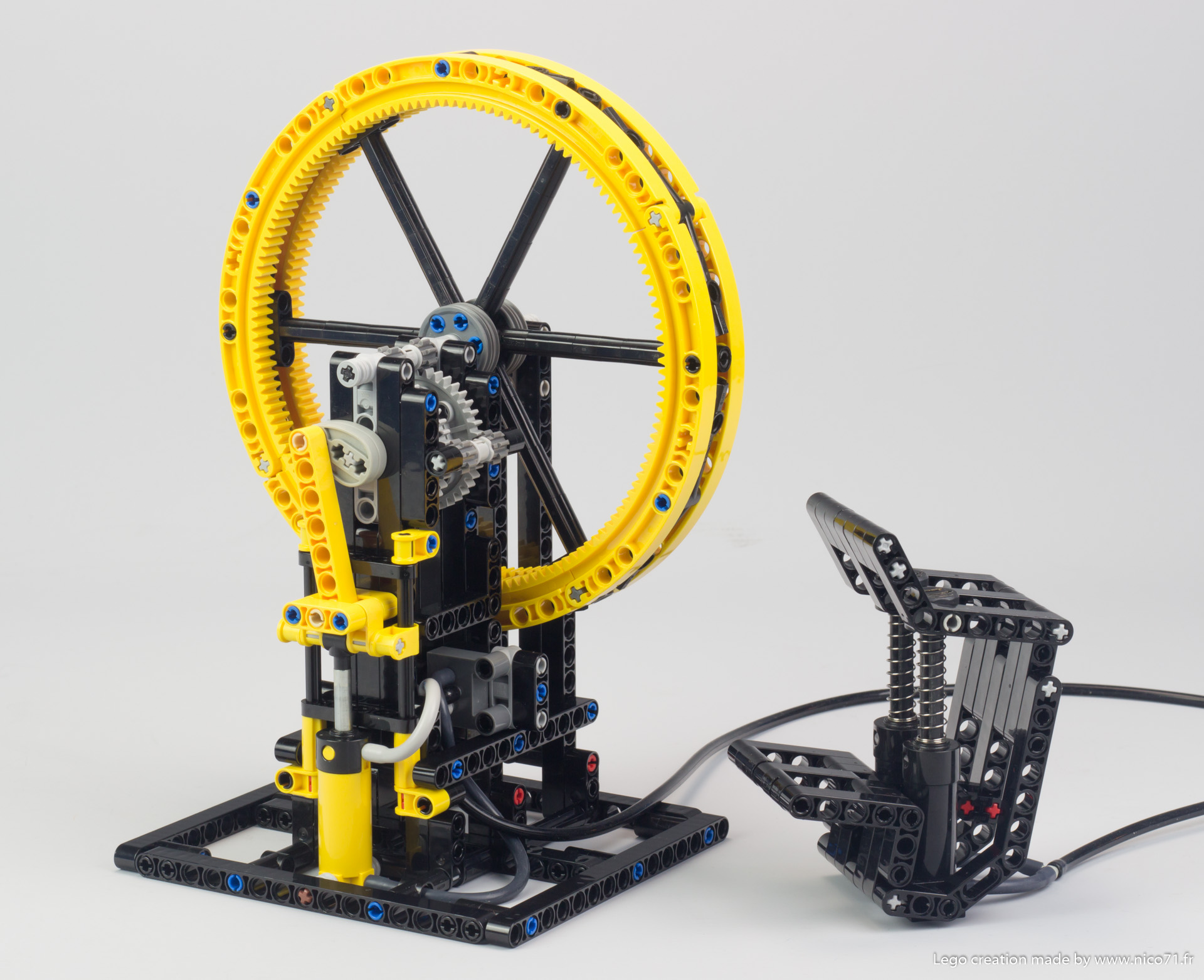 lego-pneumatic-vertical-engine-2.jpg
