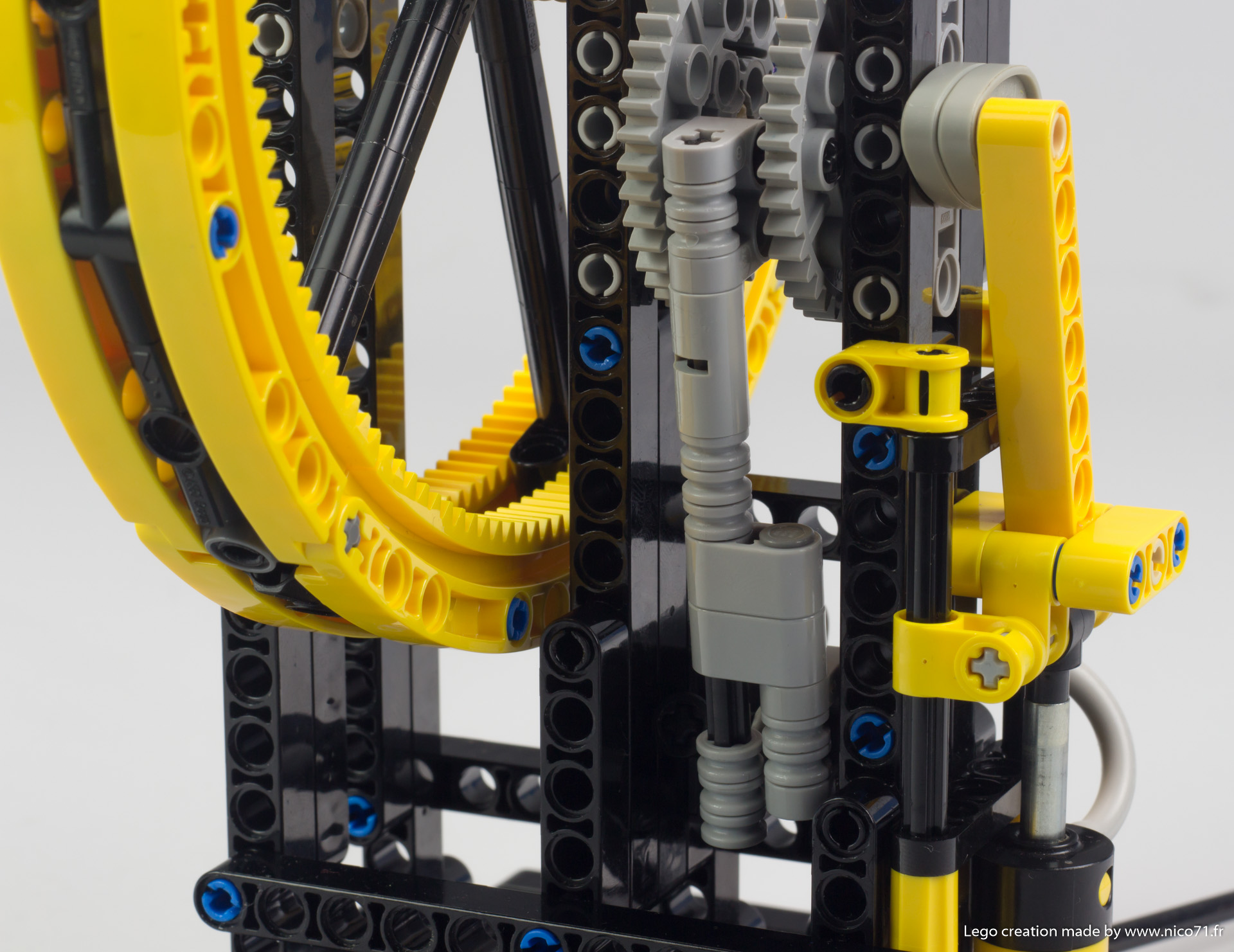 lego-pneumatic-vertical-engine-8.jpg