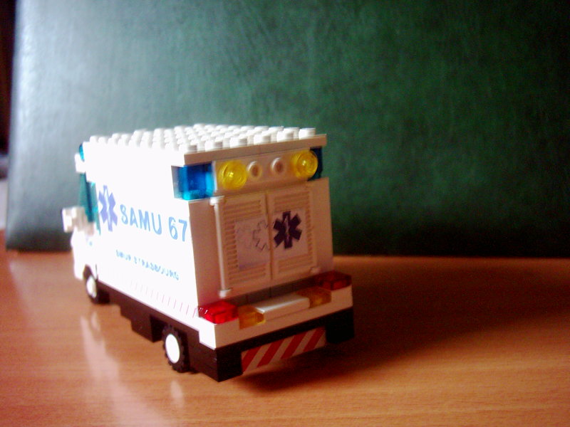 ambulance007.jpg