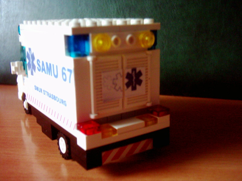 ambulance008.jpg