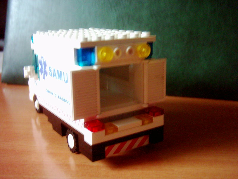 ambulance009.jpg