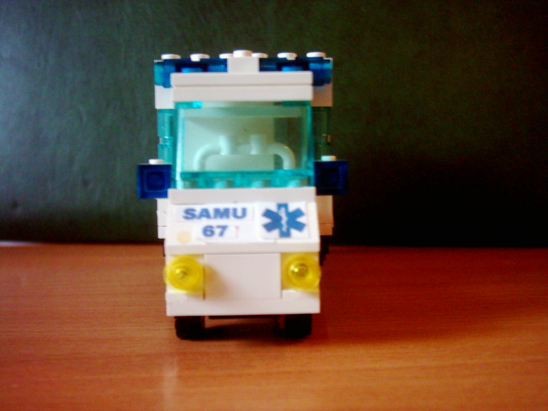 ambulance012.jpg