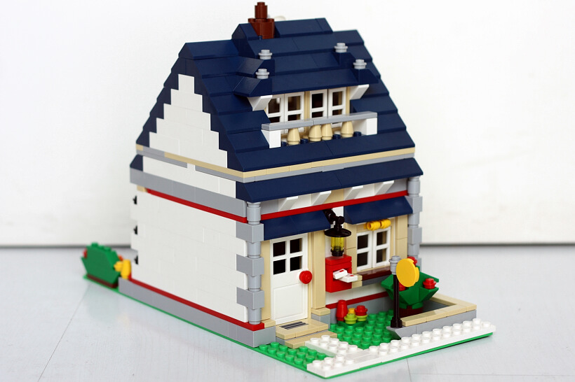 5891-moc-applehouse01.jpg