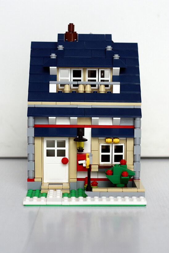 5891-moc-applehouse02.jpg