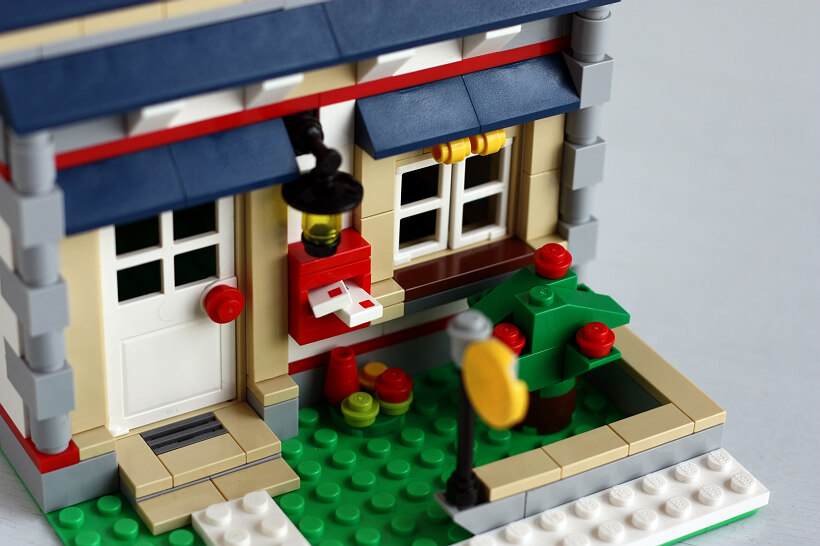 5891-moc-applehouse11.jpg