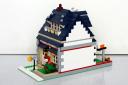 5891-moc-applehouse03.jpg