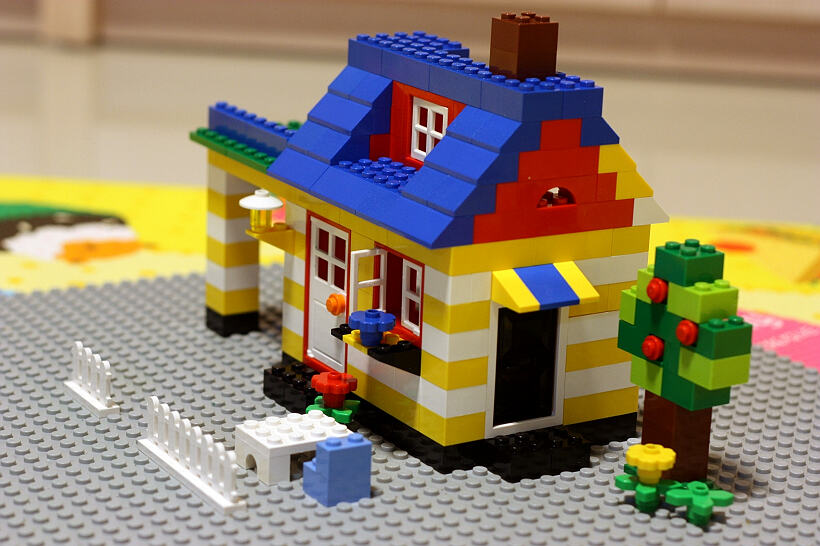moc_yellow_house2_final.jpg
