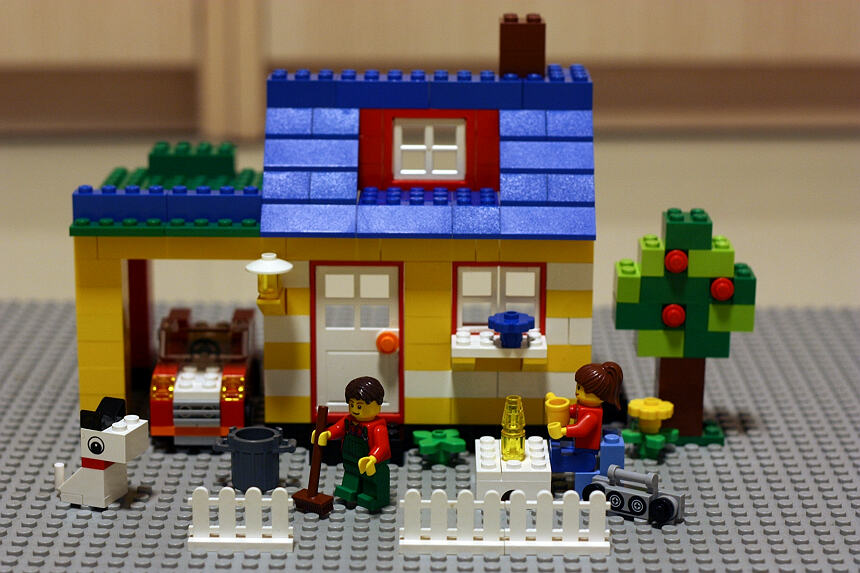 moc_yellow_houseii_1.jpg