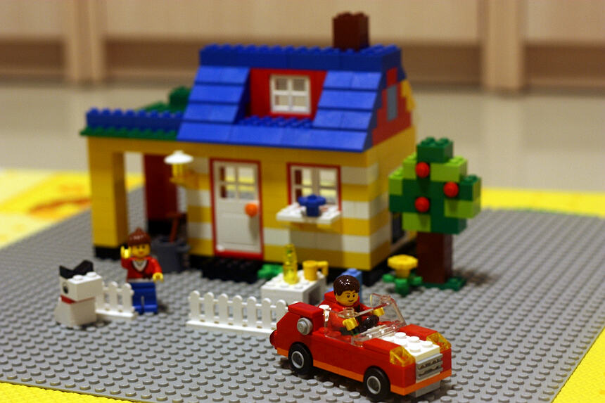 moc_yellow_houseii_3.jpg