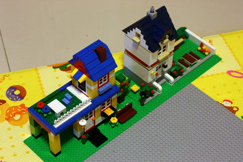 moc_yellow_house3_2.jpg
