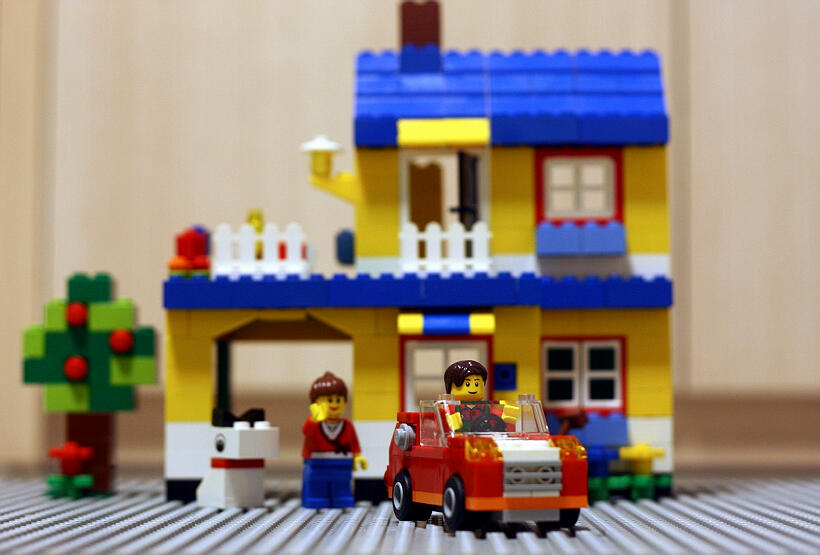 moc_yellow_house4_2.jpg