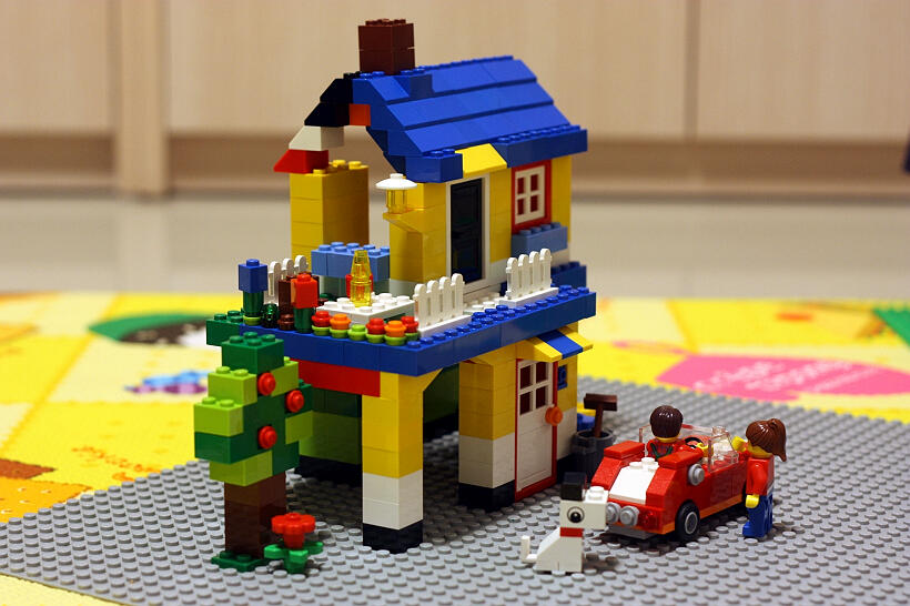moc_yellow_house4_3.jpg