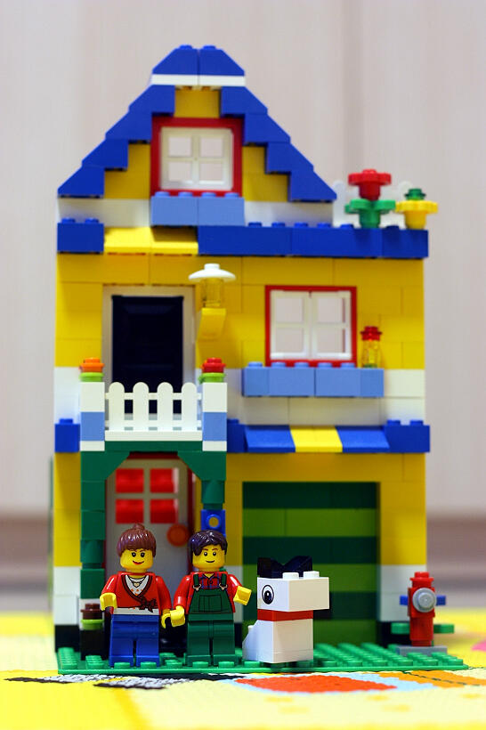 moc_yellow_house5_1.jpg