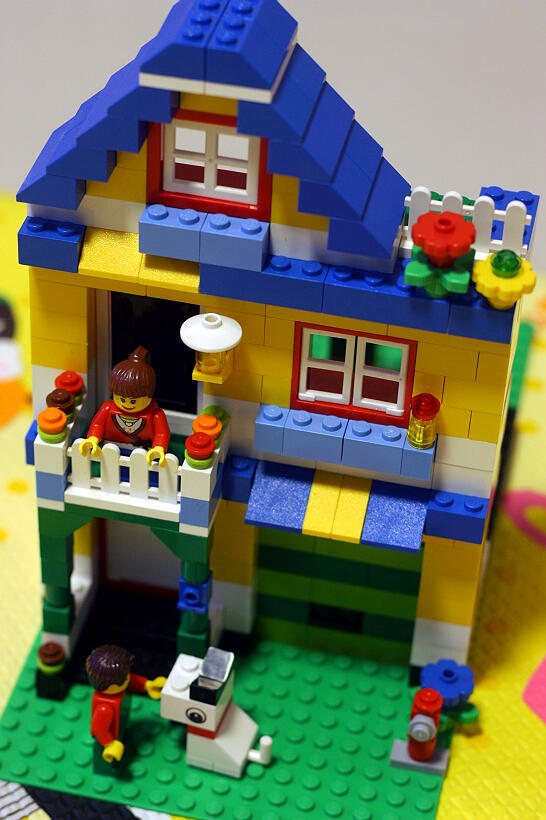 moc_yellow_house5_3.jpg