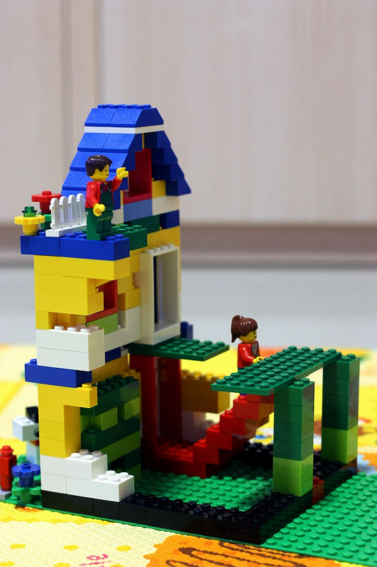 moc_yellow_house5_5.jpg