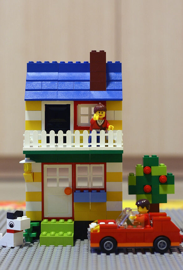 moc-yellow-house3.jpg