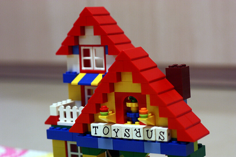 moc_toysrus1_3.jpg