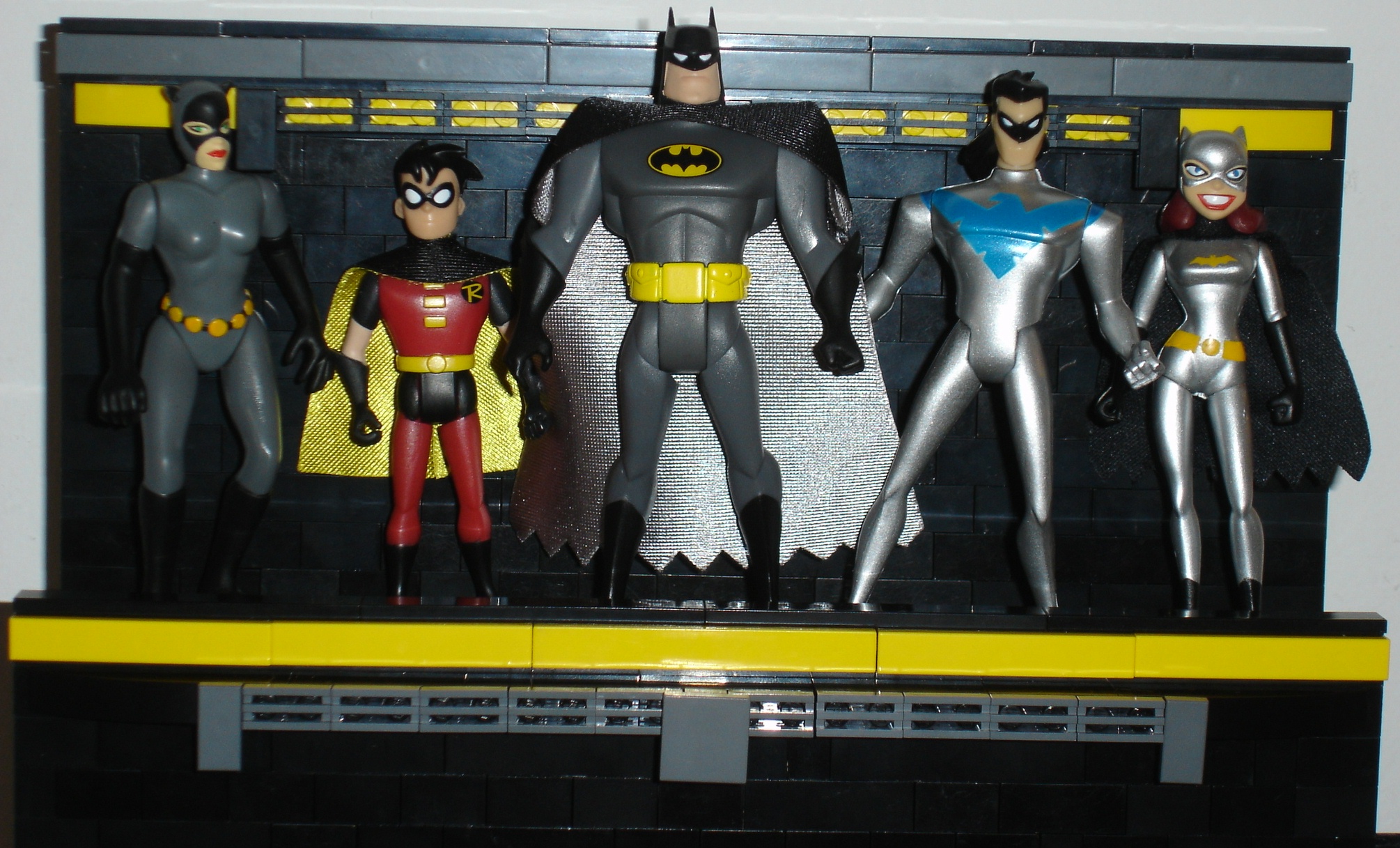 action_figure_display_top_shelf_figs.jpg