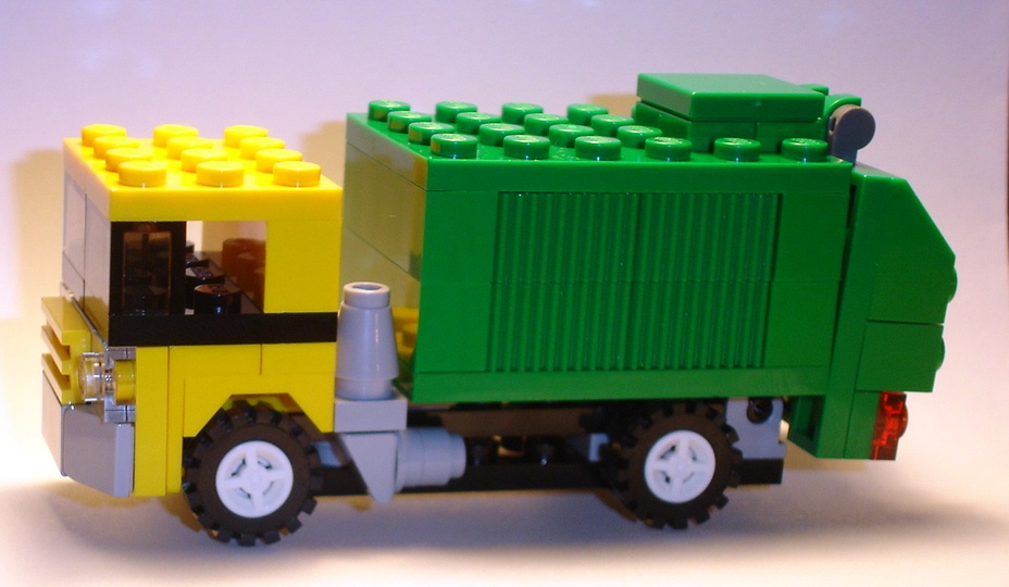brickmaster_exclusive_set_march_2009_creator_20011_profile_b.jpg