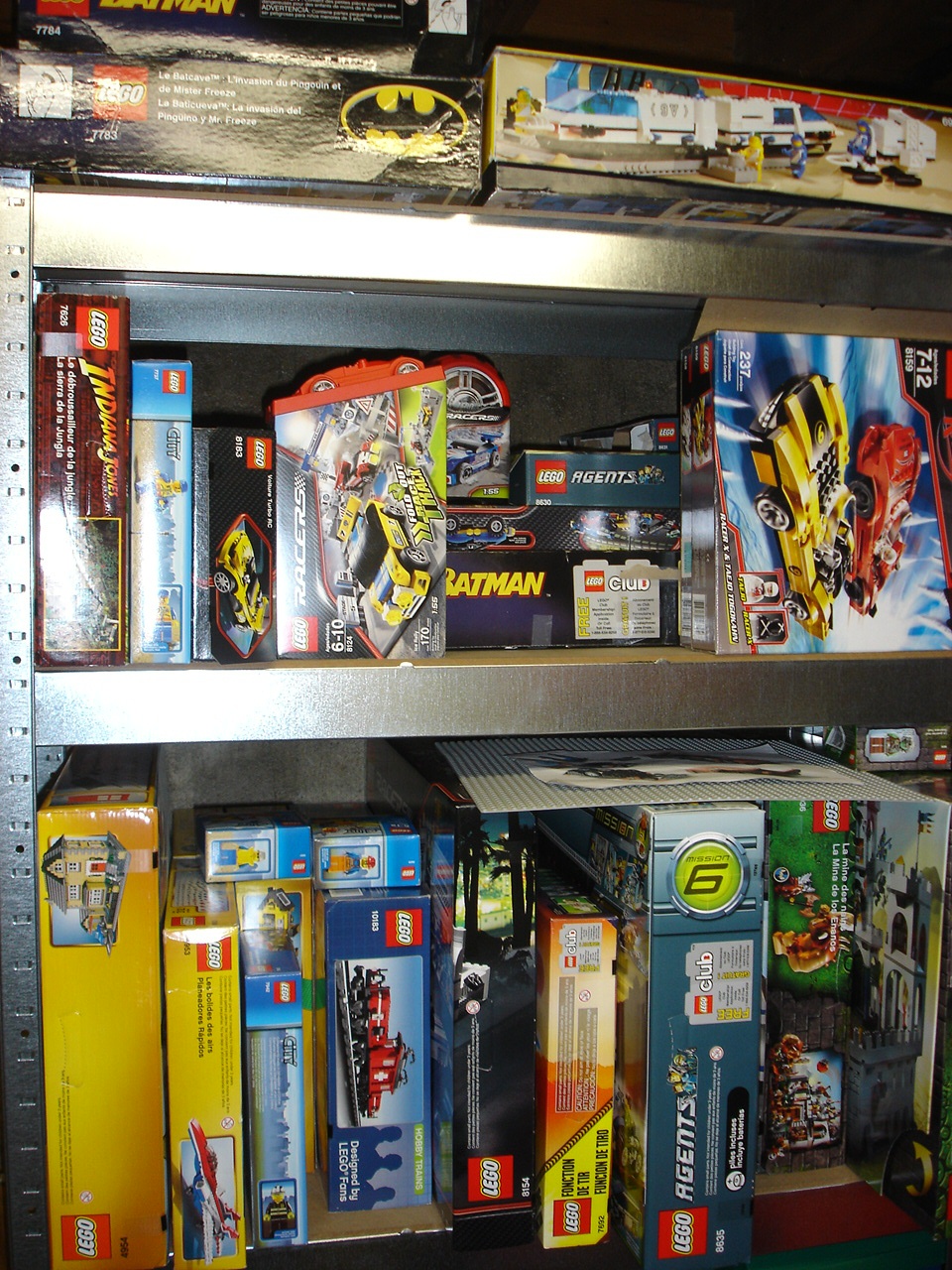 lego_station_set_storage_shelf.jpg