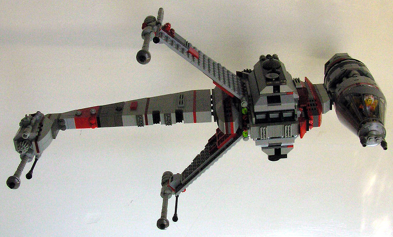 07_b-wing_tilted.jpg