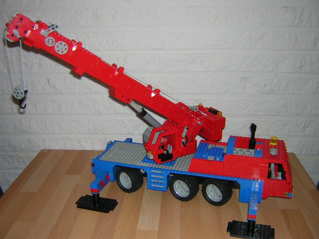 techlegocrane.jpg