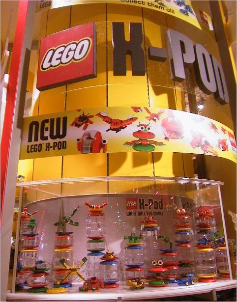 q_toys_r_us-display.jpg