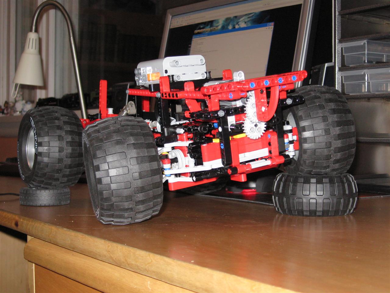 lego_truck_undercarrige_002.jpg