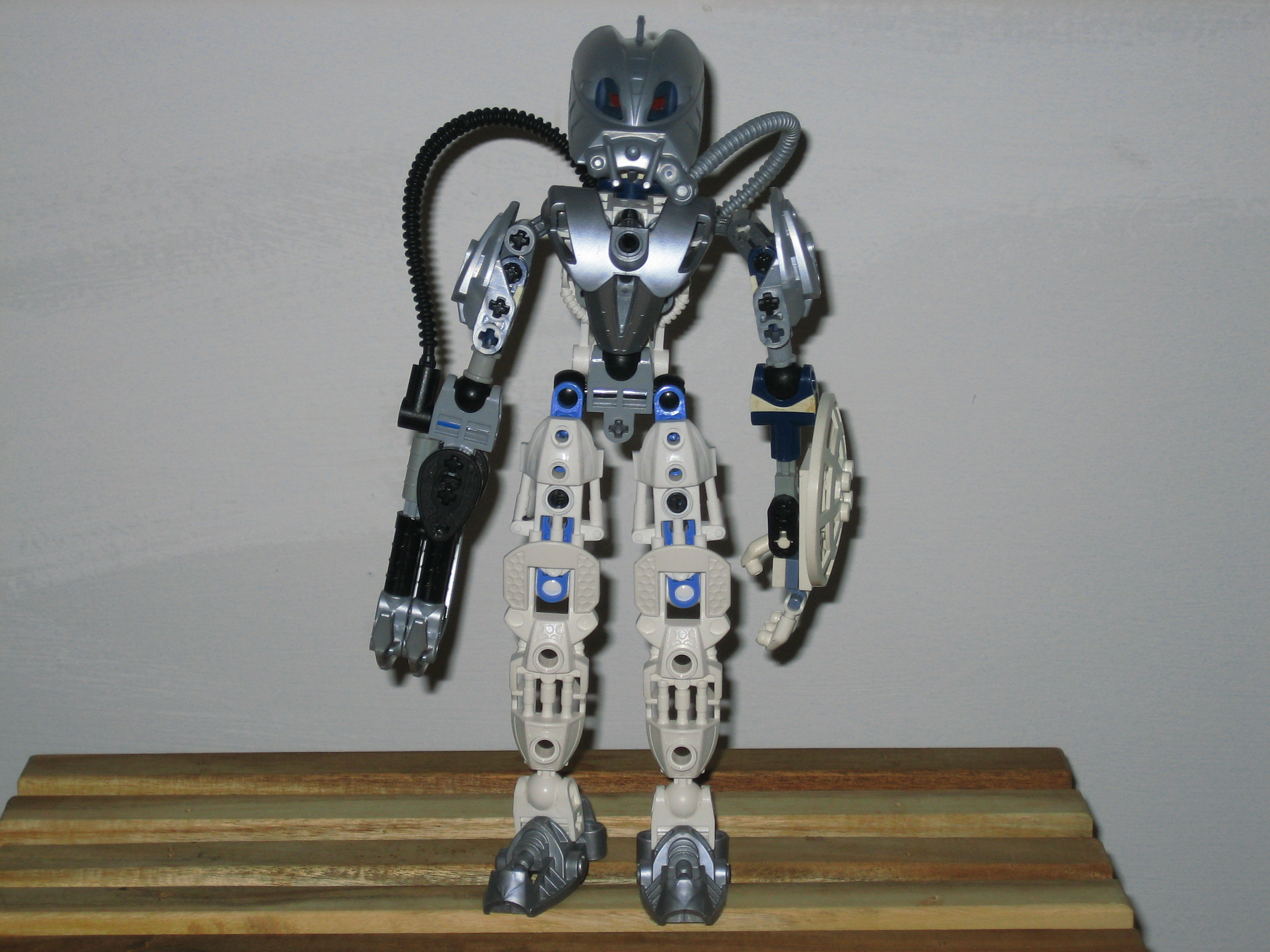 my_bionicles_bz_july_07_031.jpg