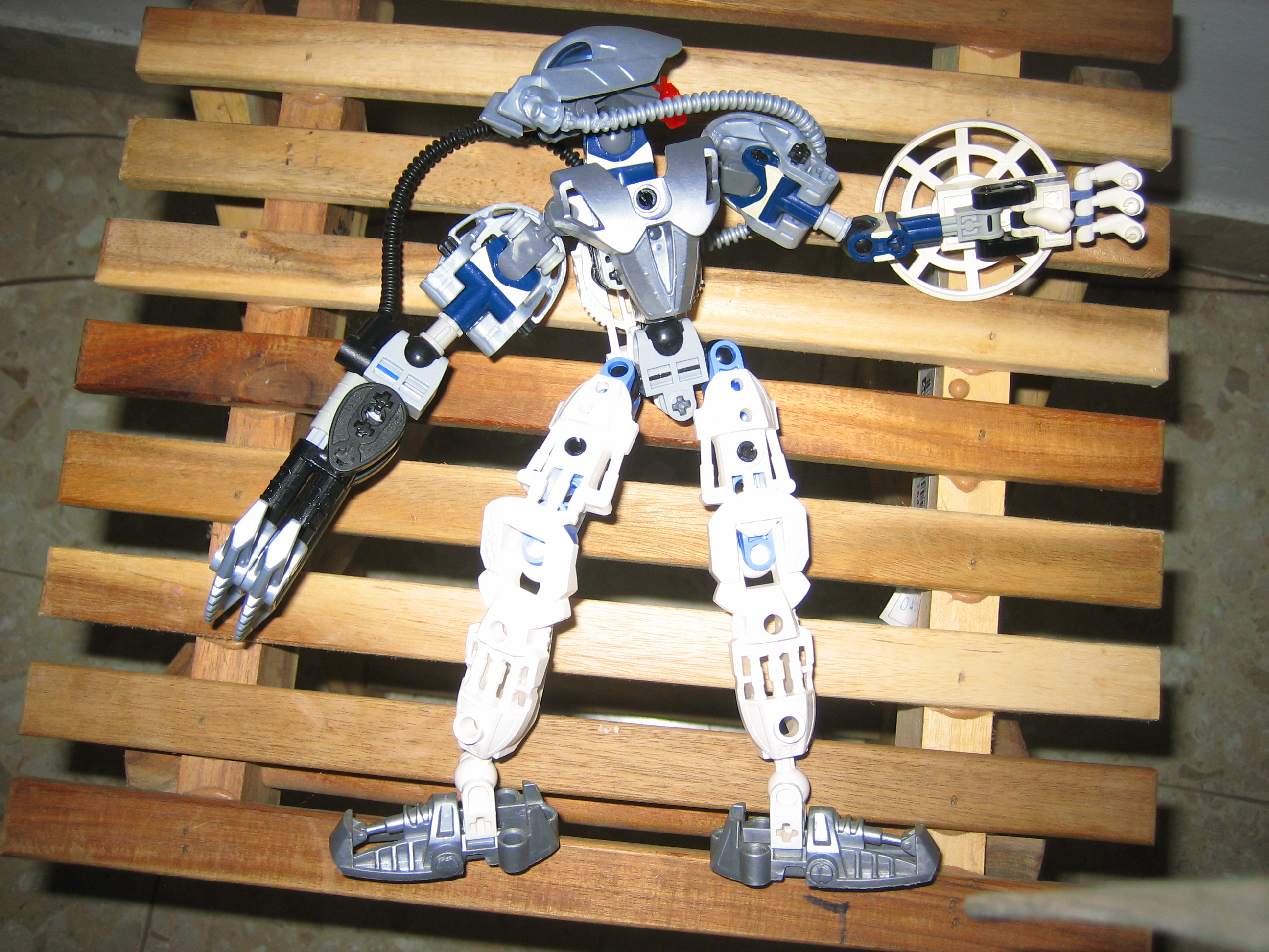 my_bionicles_bz_july_07_037.jpg