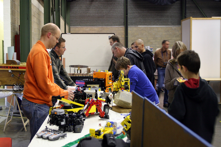 091010_11_barman_legotrucks_01.jpg