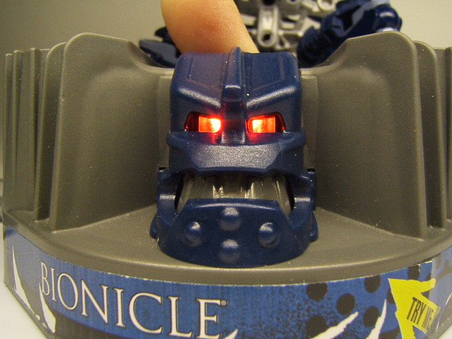 vezok-canned_shining_eyes.jpg