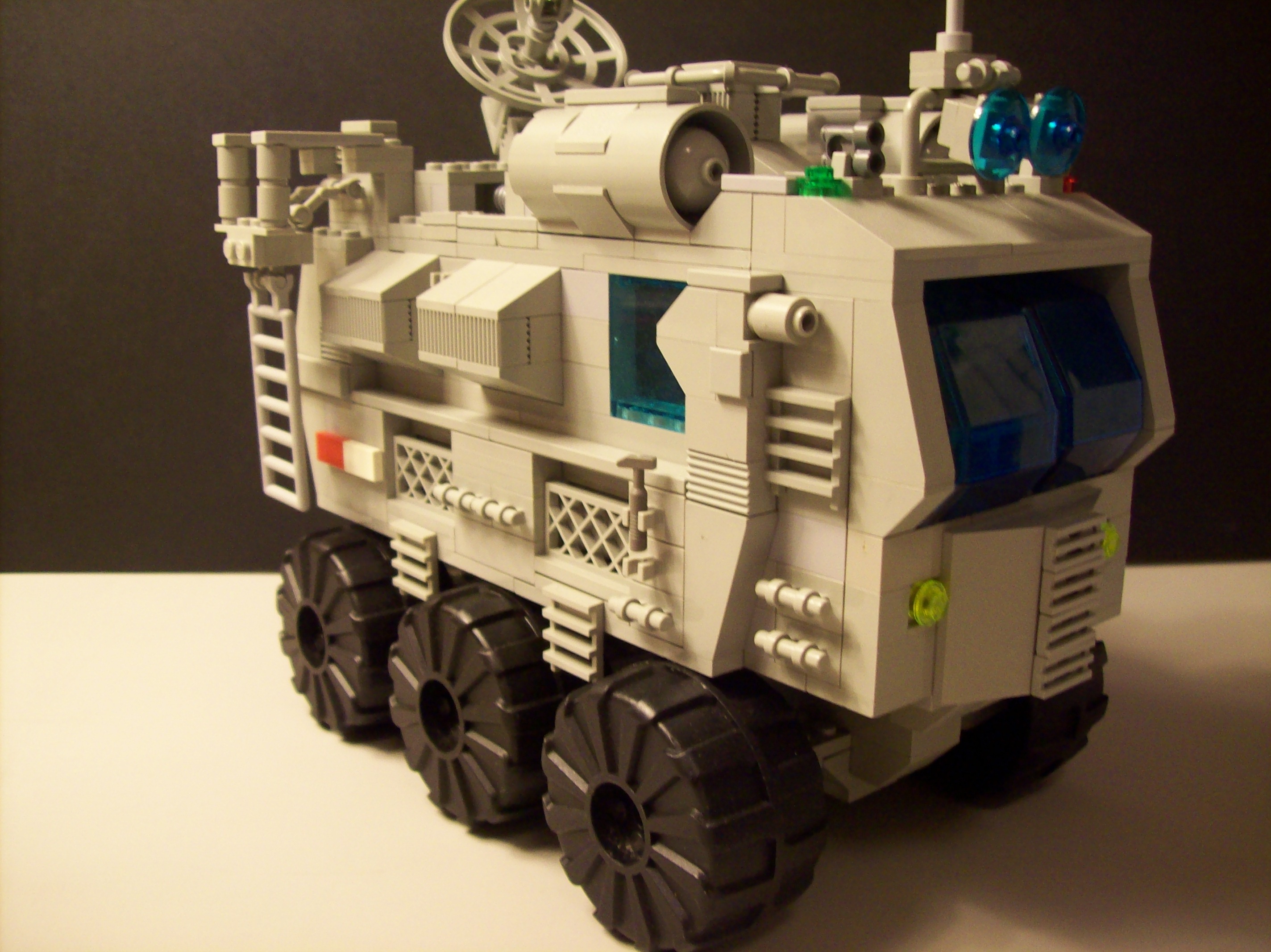 colossus_moon_rover2.jpg