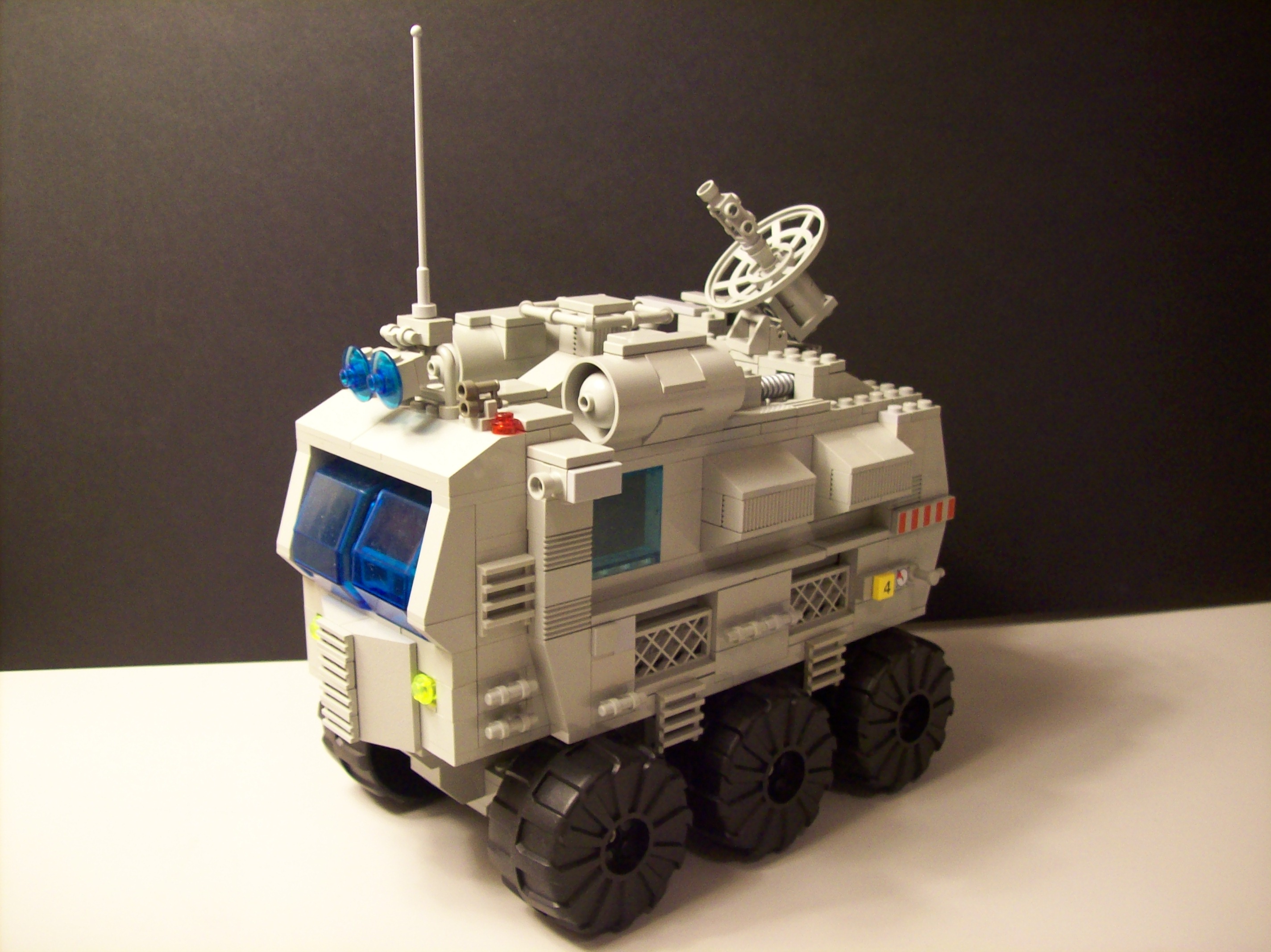 colossus_moon_rover4.jpg