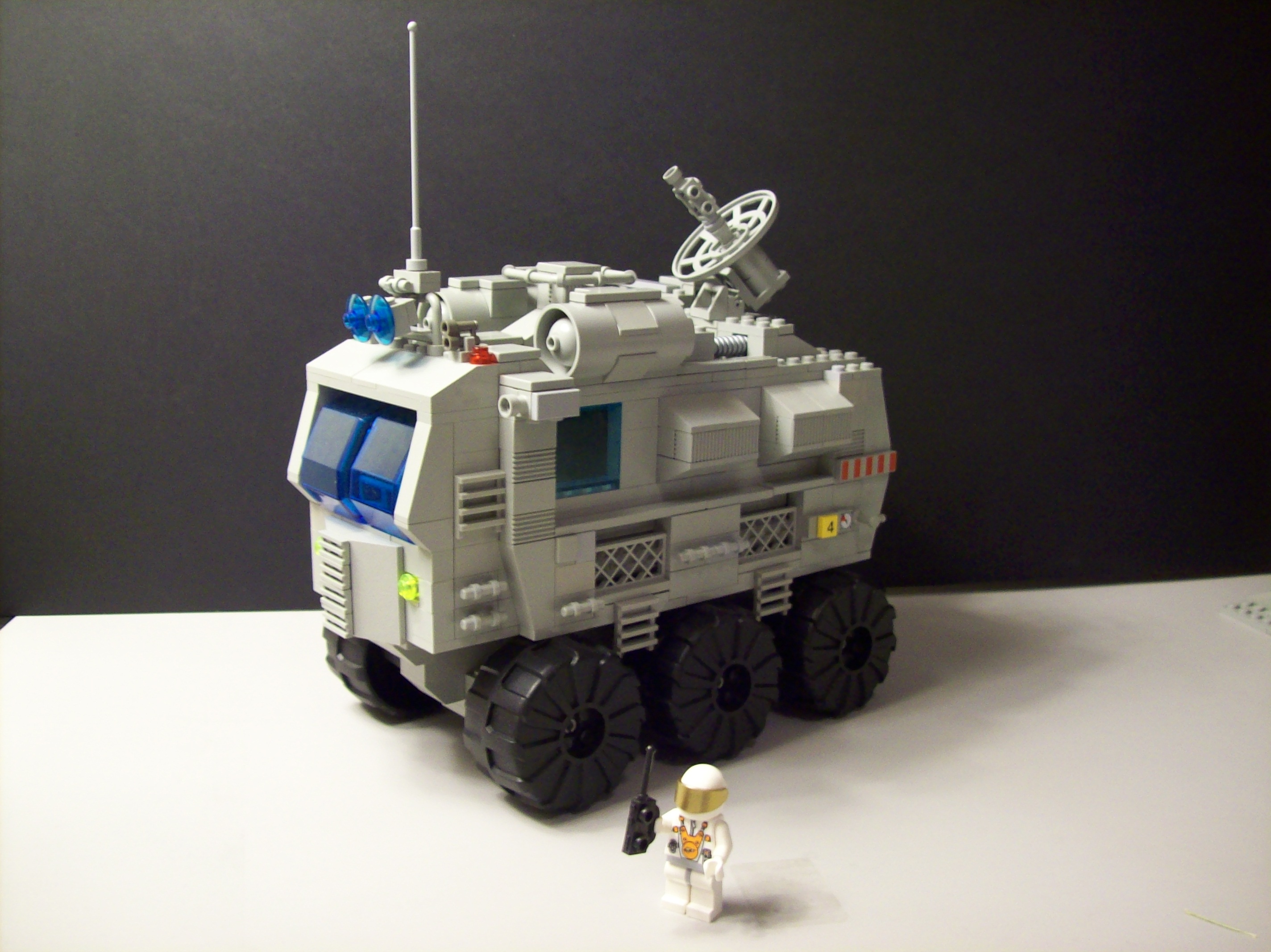 colossus_moon_rover5.jpg