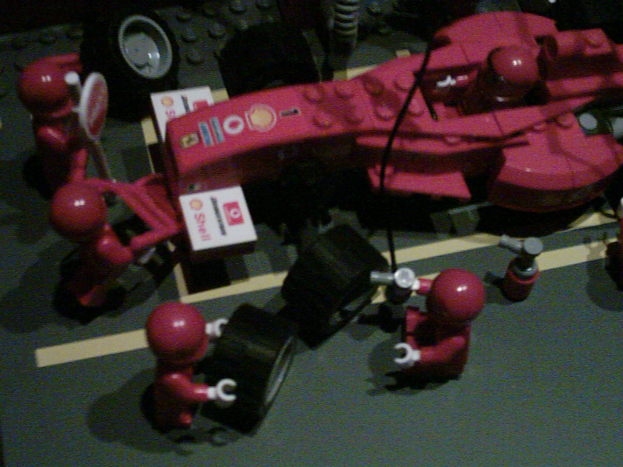 ferrari_f1_pit_set_8375_01.jpg