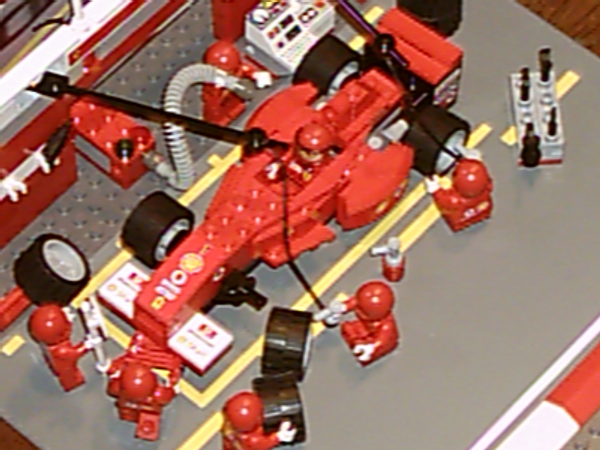ferrari_f1_pit_set_8375_06.jpg