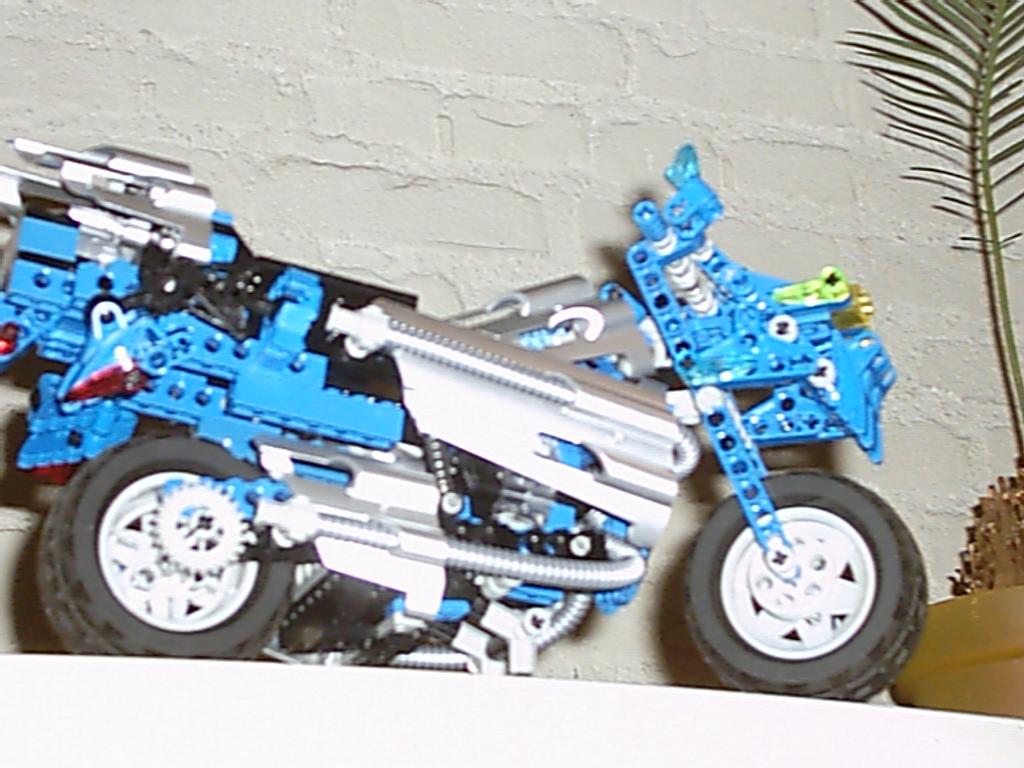 technic-race-motor-blauw006.jpg