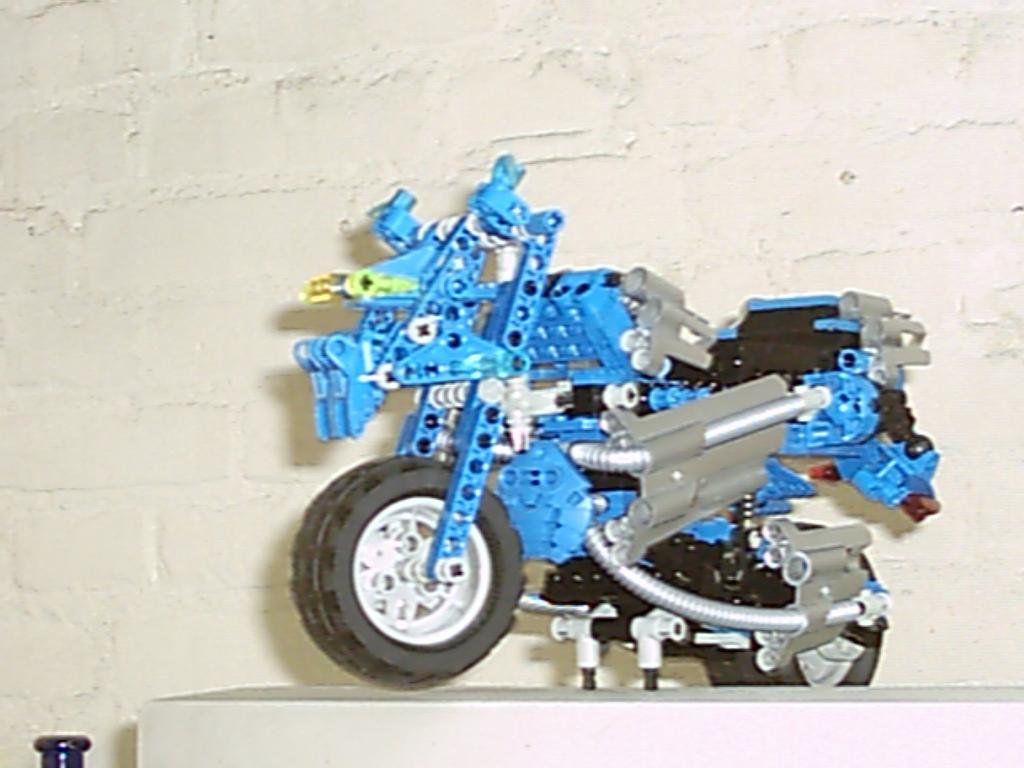 technic-race-motor-blauw009.jpg
