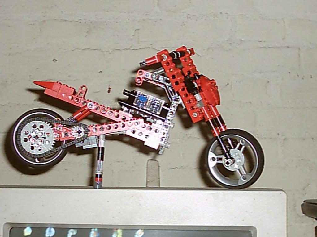 technic-race-motor-rood006.jpg