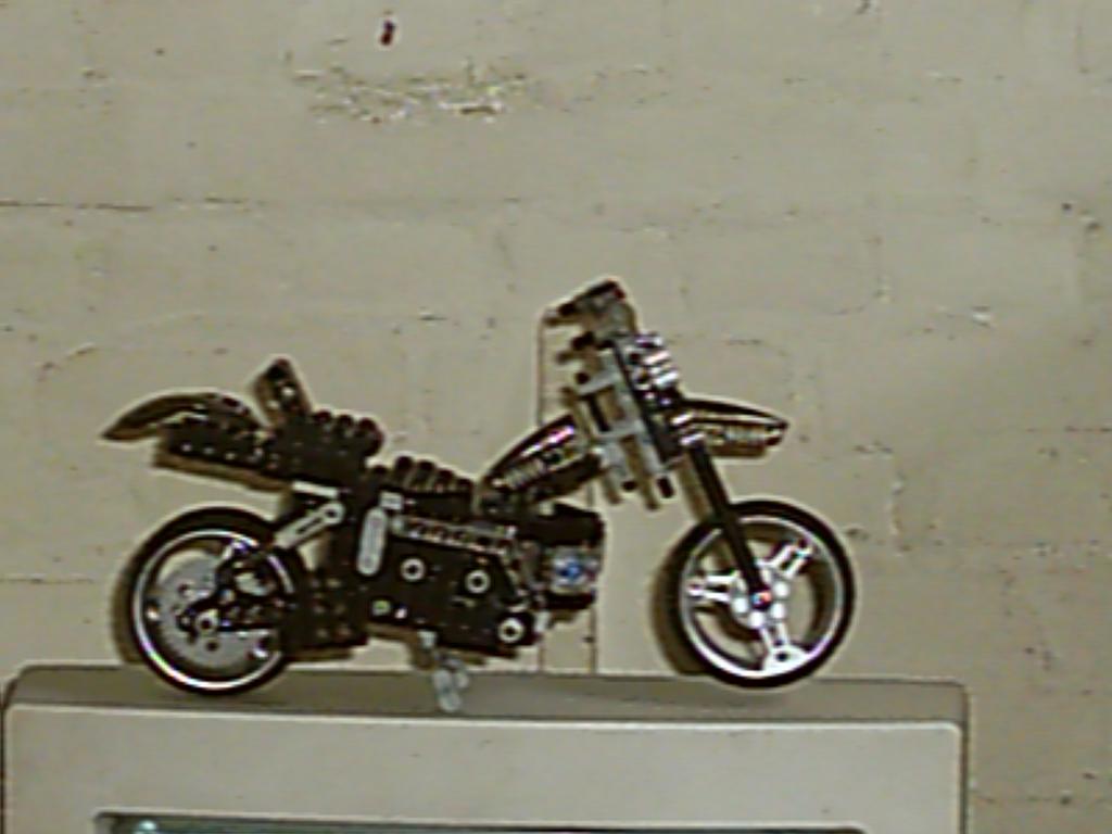 technic-race-motor-zwart003.jpg