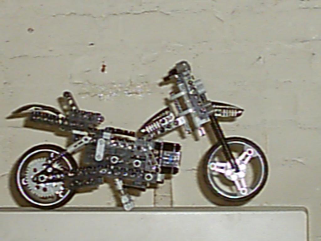 technic-race-motor-zwart004.jpg