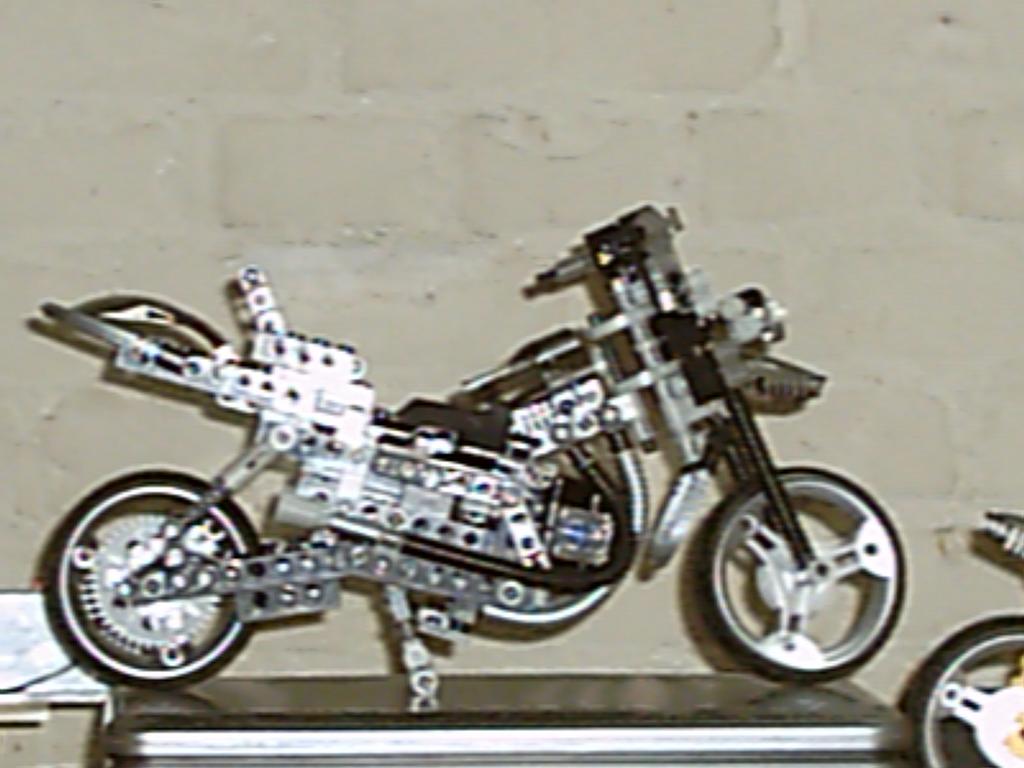 technic-race-motor-zwart005.jpg