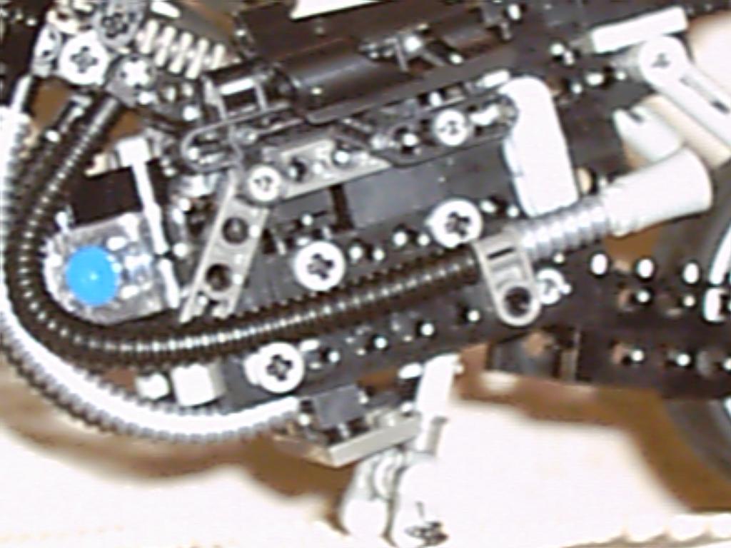 technic-race-motor-zwart007.jpg