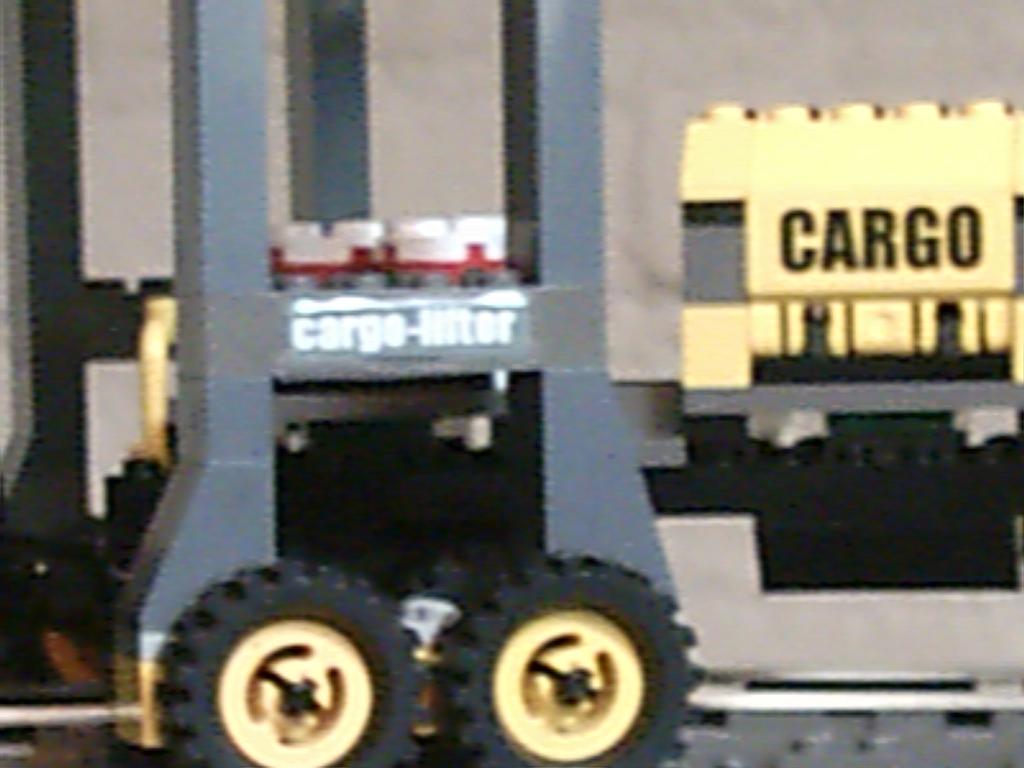 world-city-cargo-lifter001.jpg