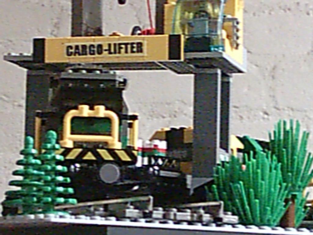 world-city-cargo-lifter002.jpg