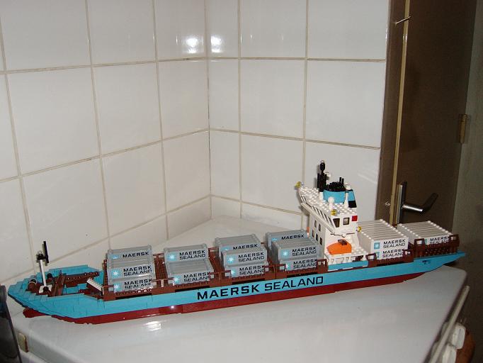 set-10152-maersk-sealand-2005-edition-.jpg